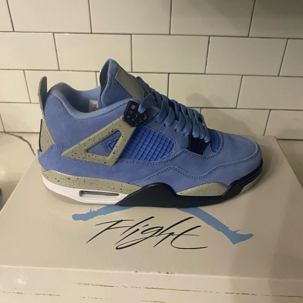 Mens Jordan Retro 4 University Blue Size 7.